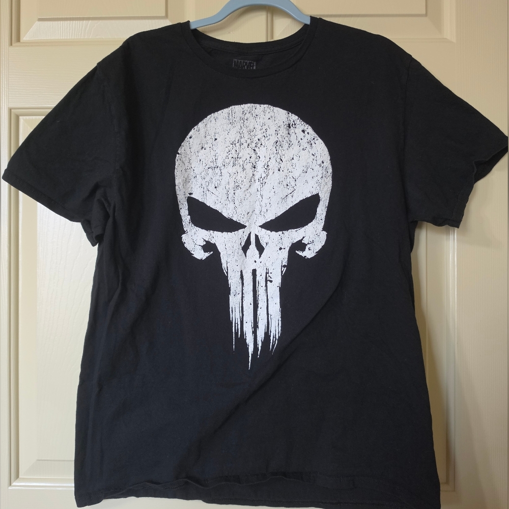 Marvel Punisher Skull Symbol Distressed Unisex Tshirt Adult Size XL